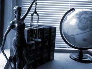 Balança da justiça representando marketing digital para advogados em São Paulo