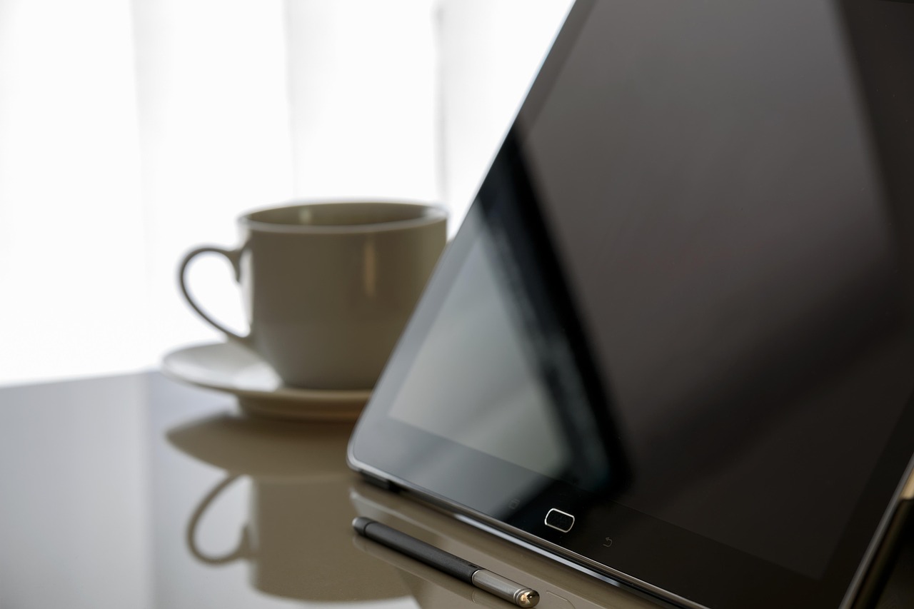 Relatório de tráfego pago e Google Ads para imobiliárias em São Paulo em tablet